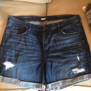 Women’s distressed denim shorts